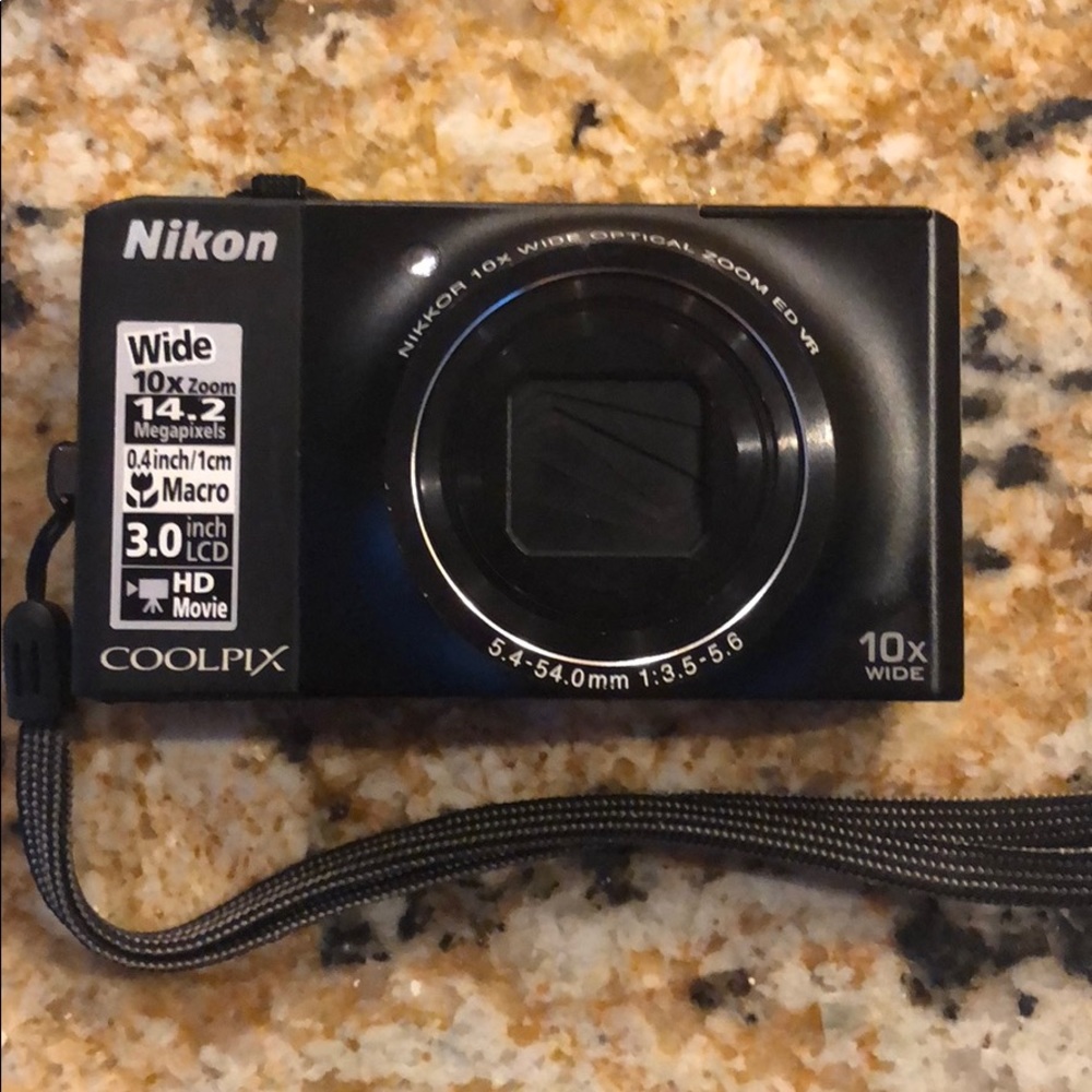 Nikon Coolpix S8000